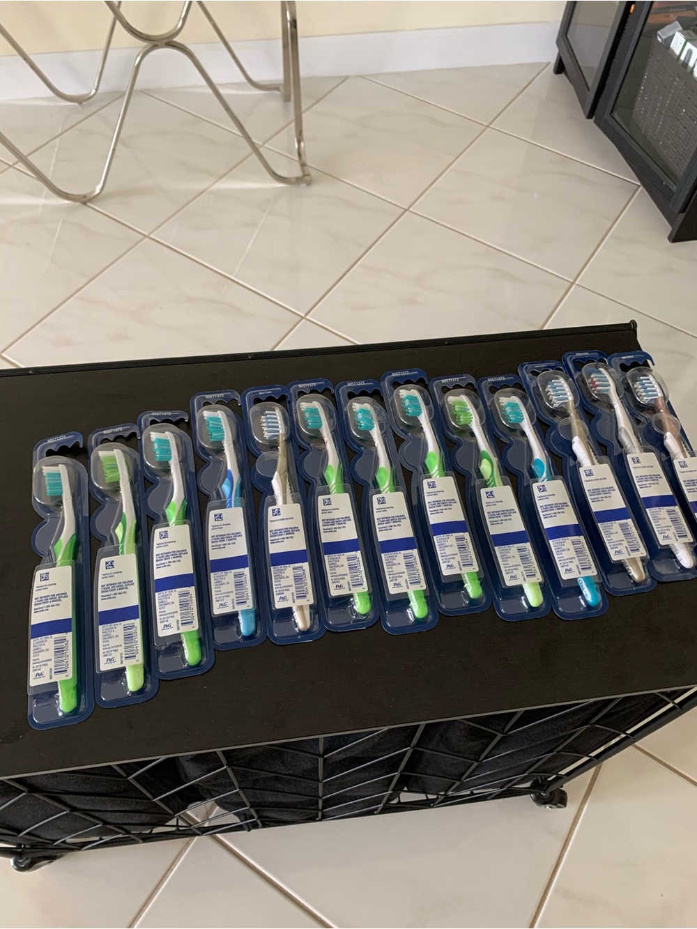 Oral-B Toothbrushes bundle - Picture 3 of 6